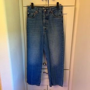 LEVI’S RIBCAGE STRAIGHT LEG MEDIUM WASH JEANS